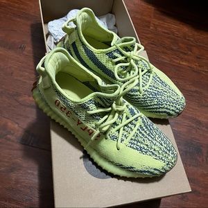 Yeezy Boost 350 v2 semi frozen yellow